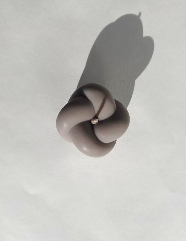 The Creamy Knot - Charcoal