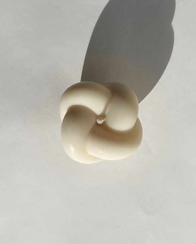 The Creamy Knot - Ivory